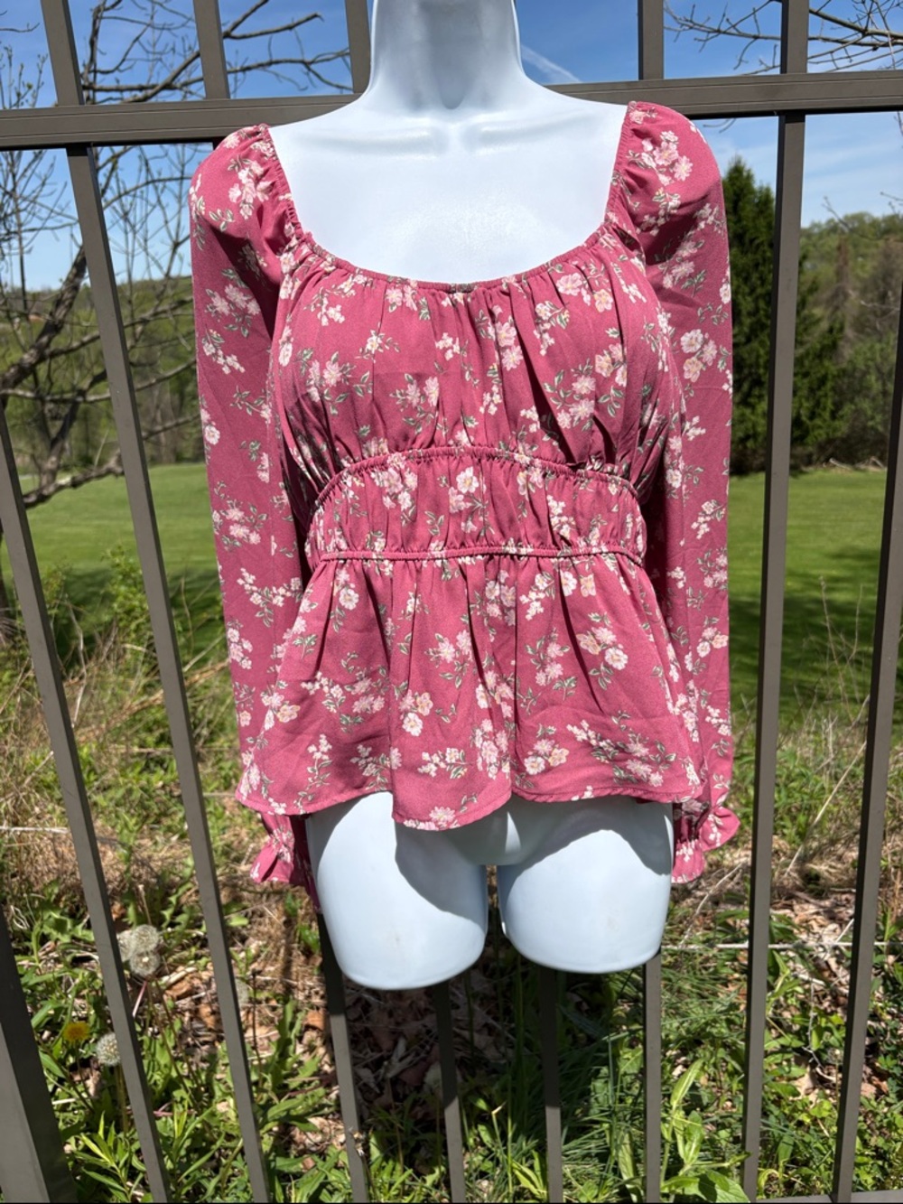 NWT Planet Heart Juniors Puffed Sleeve Peplum Blouse in a Rose wine Floral Print